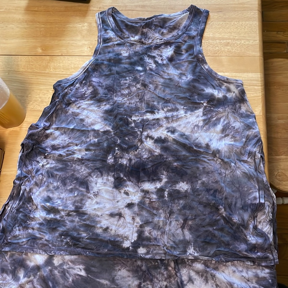 Lulu lemon tank, drop tail hem, purple tie die style